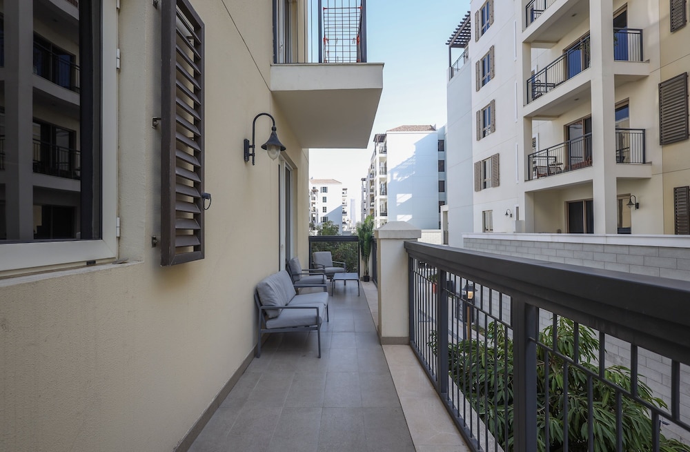 Elite LUX Holiday Homes - 1bhk Beachside Retreat at Port De La Mer Dubai