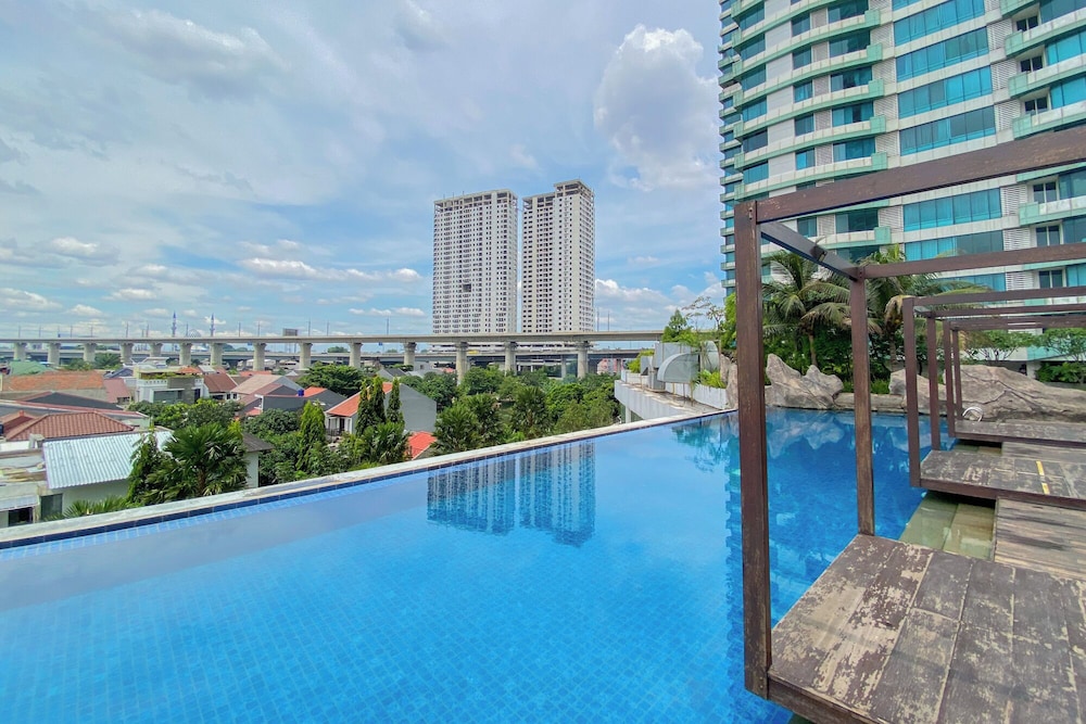 Comfy And Modern 2Br Grand Kamala Lagoon Apartment