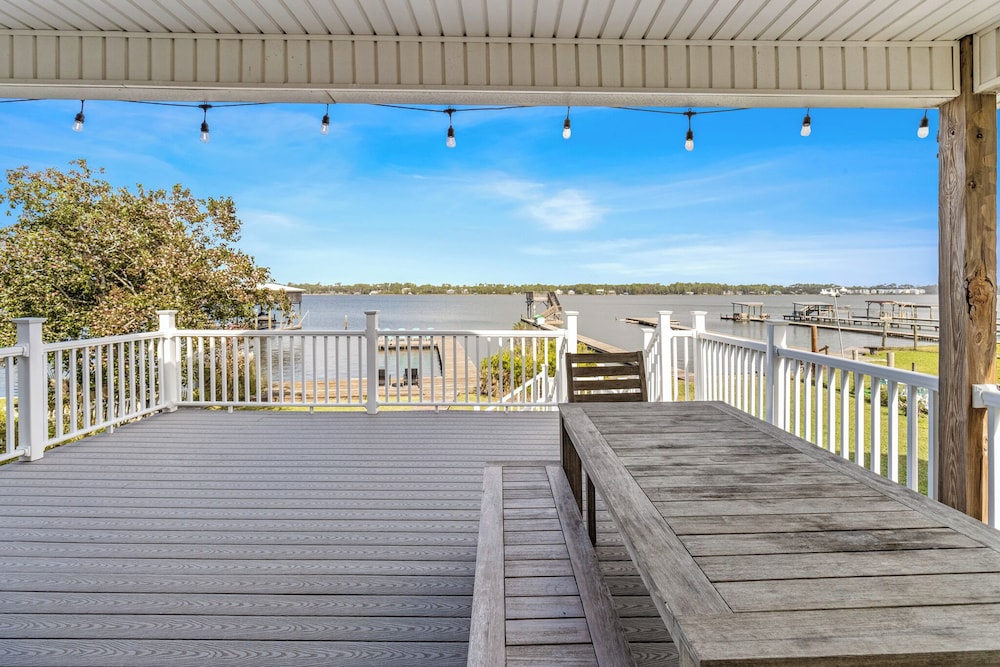 Serenity Shores by Southern Vacation Rentals