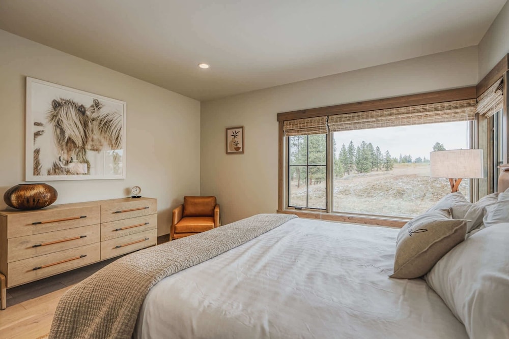 Wilderness Club Escape For 14!