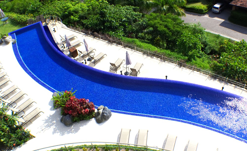 CR Luxury Los Sueños Condos