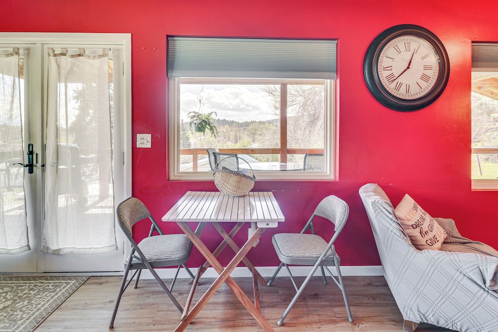 Mtn-view Eureka Apartment: Walk to Eateries!