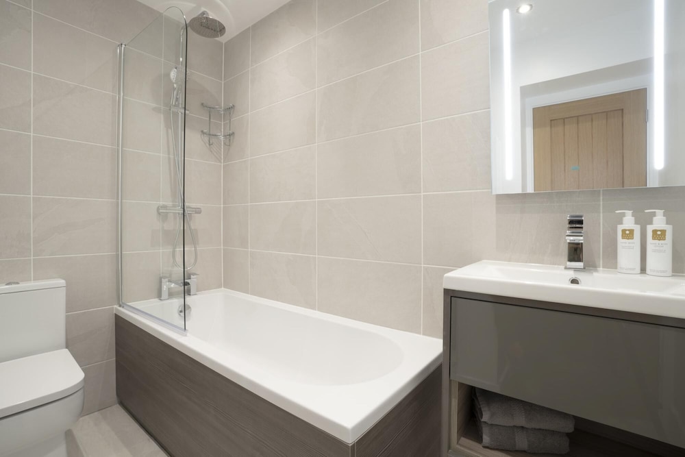 Ferndale s Hideaway - 1 Bedroom Spacious Apartment - Central Ambleside - Parking view 4