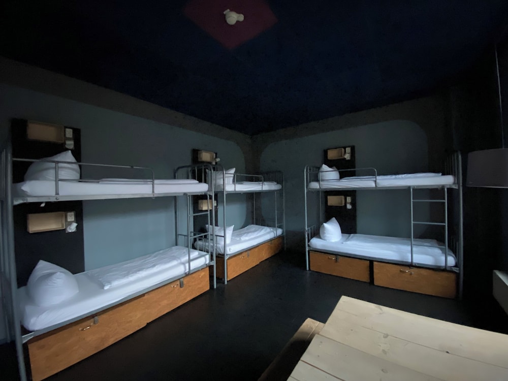 Singer109 Hostel