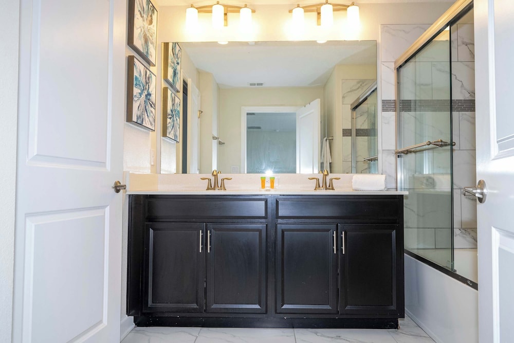 Stunning 4Bd With Pool At Storey Lake Resort 4821
