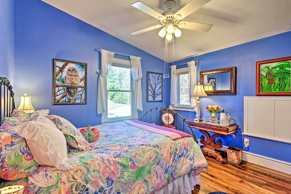 Vibrant Sterling Lakefront Lodge w/ Kayaks