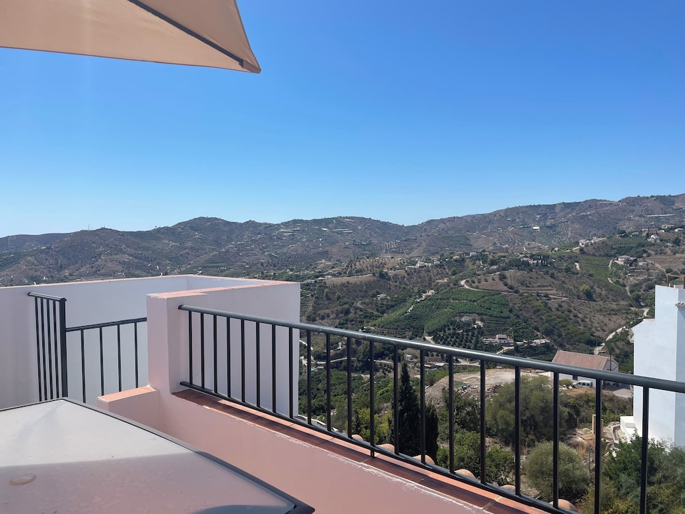 Cd-2063 Three Bedroom With Roof Terrace