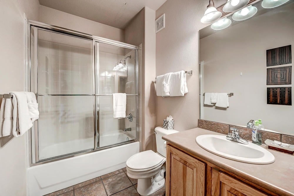 Tarn Landing C-19 1 Bedroom Condo by RedAwning