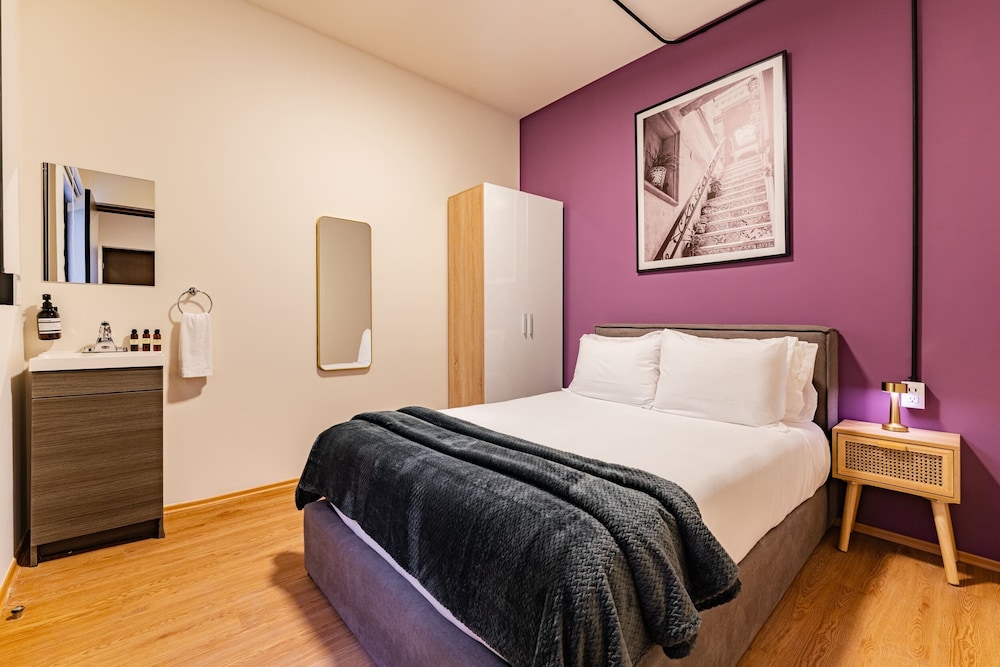 Mariano Escobedo Apartments by VH view 5