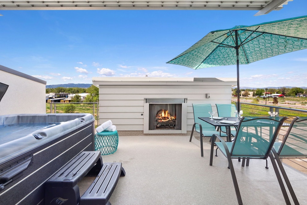 Old Town Group Retreat - New to Brewery District!
