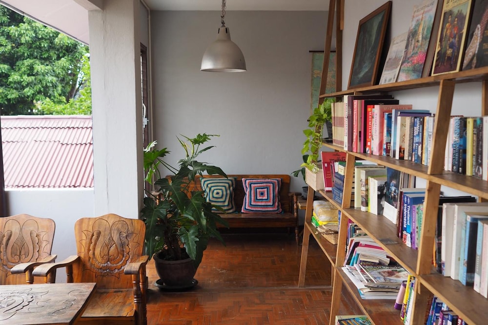 Nanan House Hostel