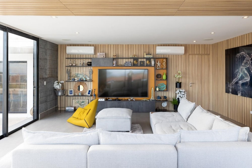 The Wow House by Acomodo