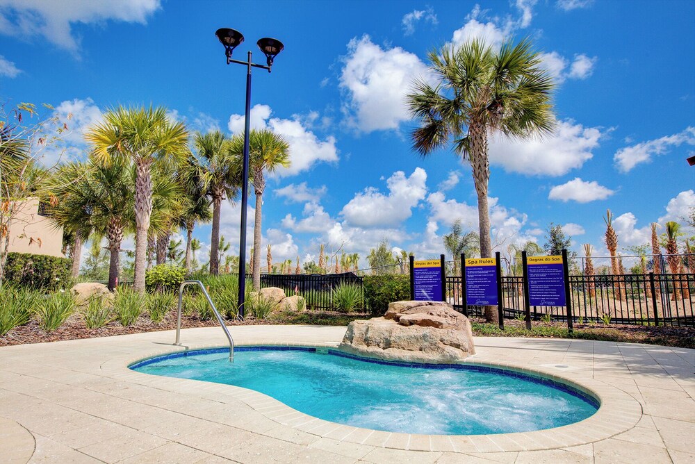 Spacious Home w/ Private Pool/spa! Sleeps 21