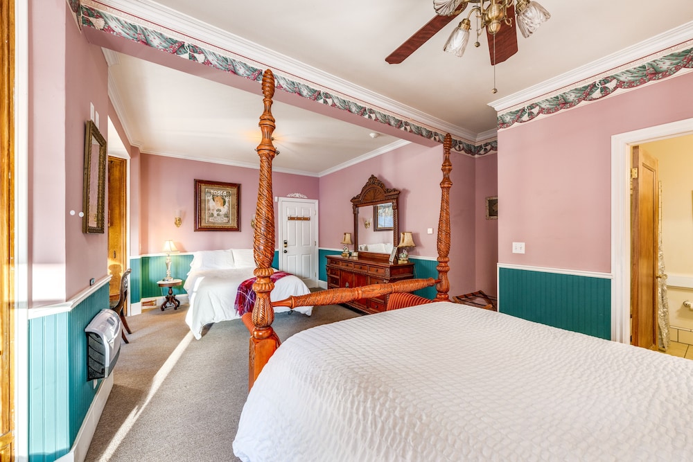 The Dutch Flat Hotel