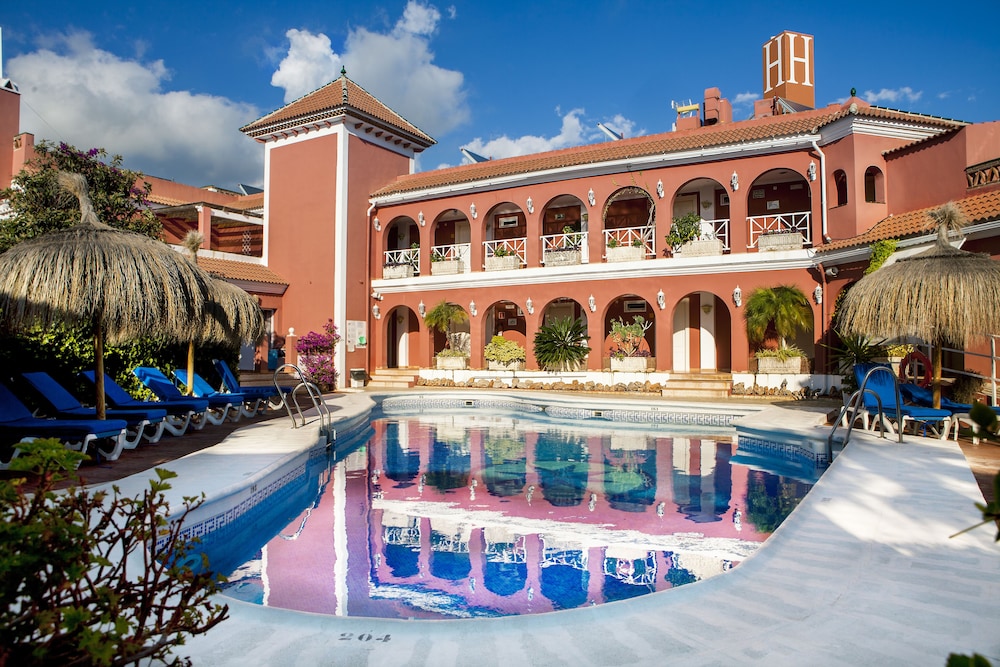 Hotel Los Arcos - Image 1