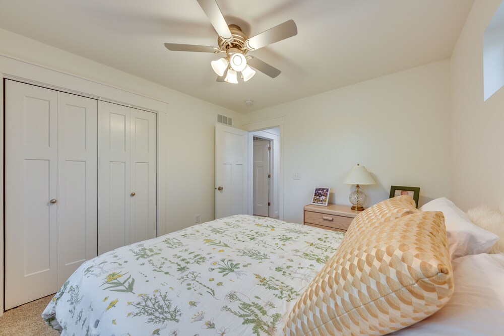 Burlington Vacations - Lakefront Burlington Vacation Rental: Dock Beach - Property Image 30