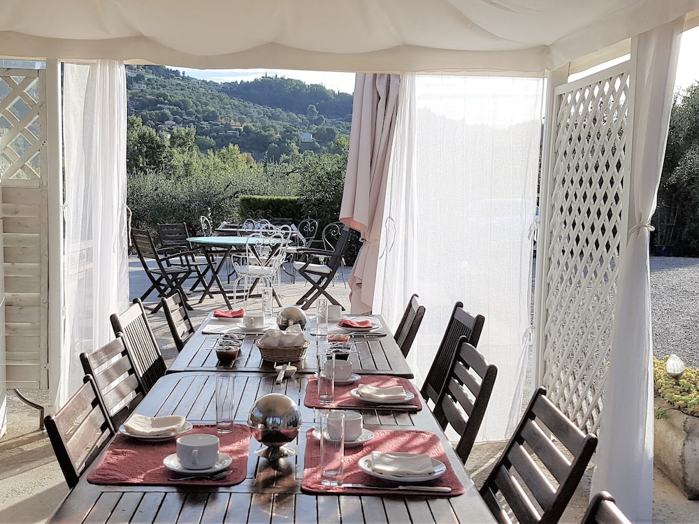 B&B With Charm - Quiet With Kitchen & sw Pool