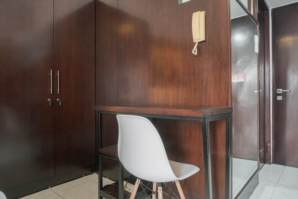 Relax And Comfy Studio At Sahid Metropolitan Apartment view 4