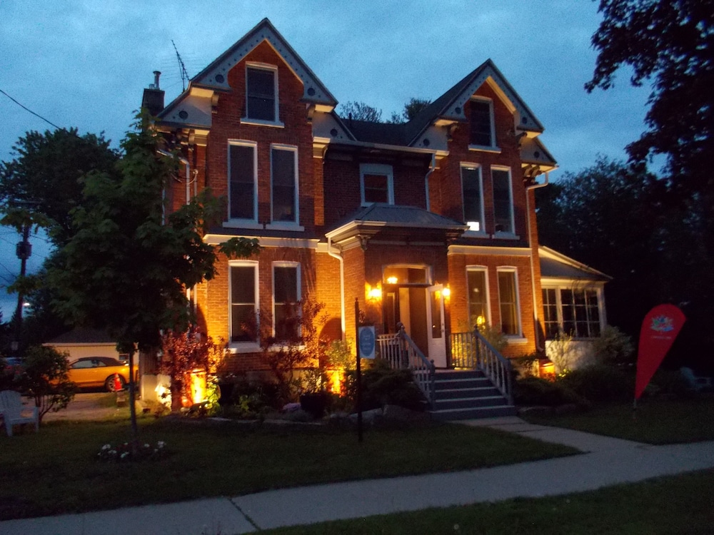 Gananoque Vacations - Seaway Manor - Property Image 1