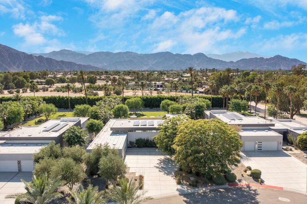 The Polo Villas by AvantStay – Modern Oasis Near Empire Polo Club