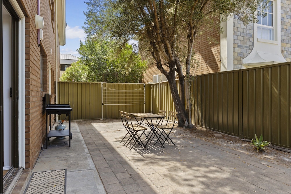 Beachside 3-bed Retreat With BBQ & Garage
