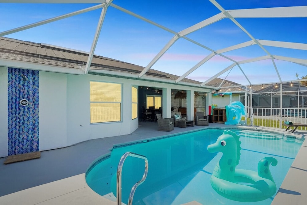 Seahorse Cove - Pool, Gulf Access & Tiki Bar 3 Bedroom Home