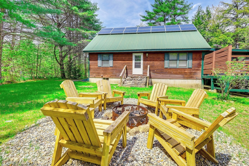 Peaceful Family Cabin on Schroon River!