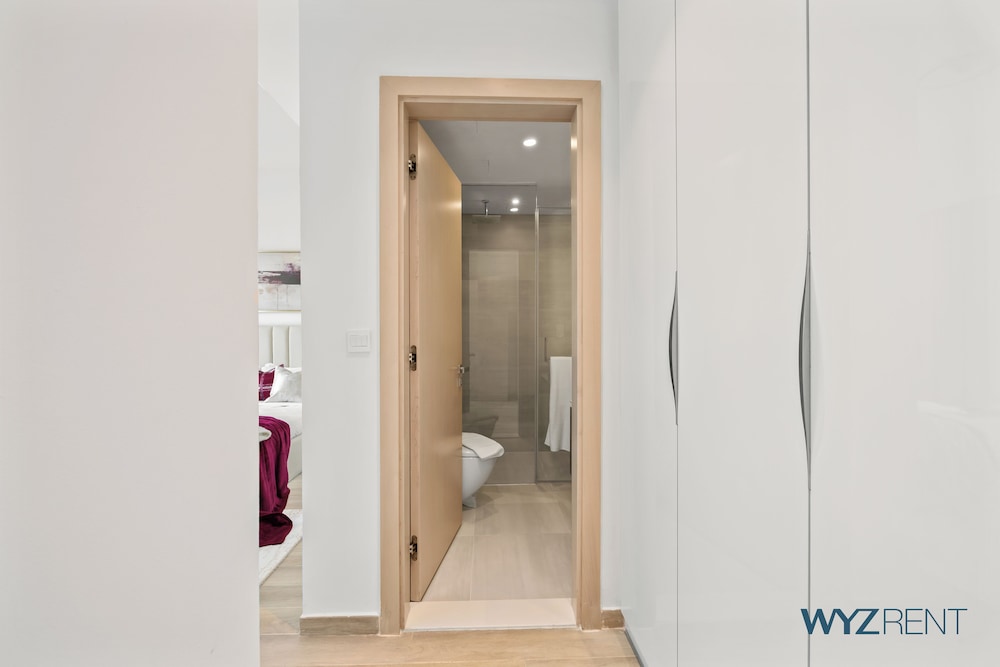 Blossoming 1BR Walk to Dubai Mall & Pool