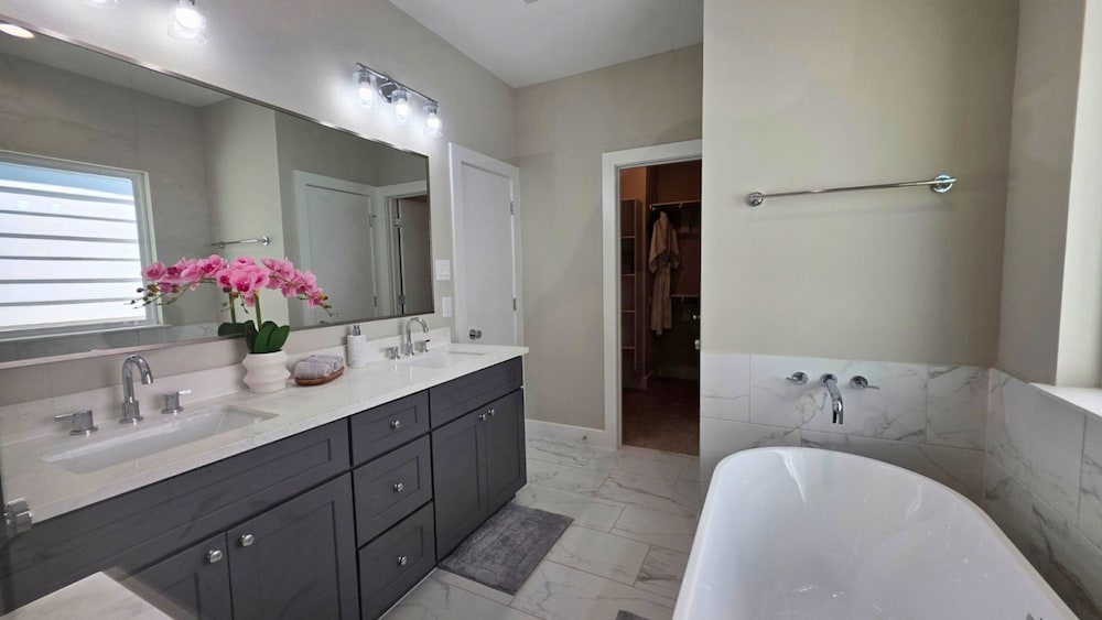 North Houston Comfort 3BR Near Downtown IAH
