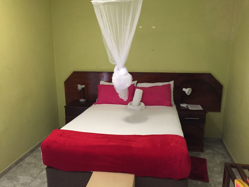 Island Avenue Guest House view 2