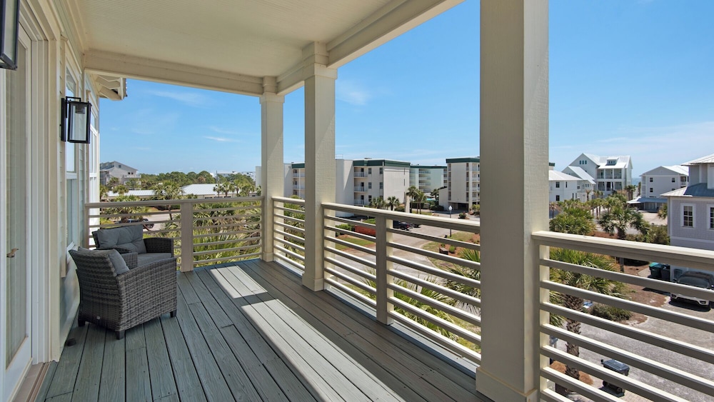5BR Sleeps 14 in Seagrove Beach, Golf Cart, 6 Bikes, Pool + Free Attractions!