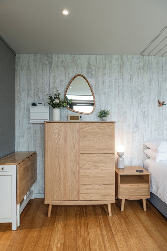 Sustainable Pod on Old Chalford Farm