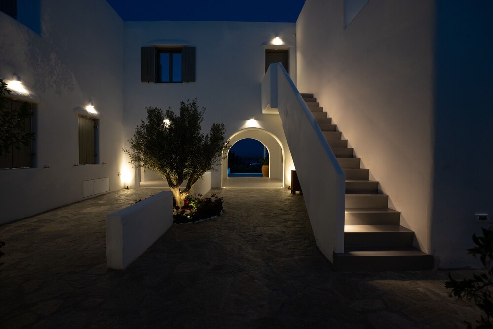 Luxury Paradise Villa Odyssey In Paros view 5