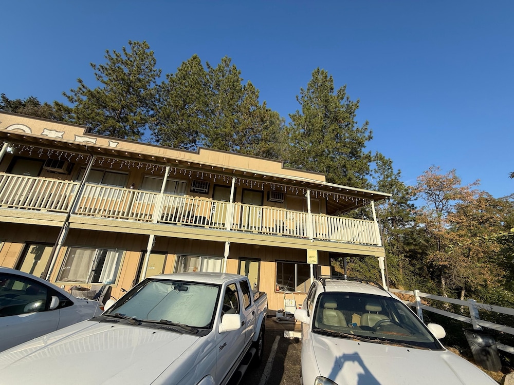 Columbia Inn Motel CA 49