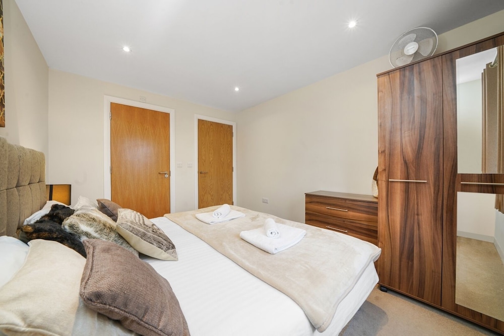 Heathrow Living Serviced Apartments by Ferndale