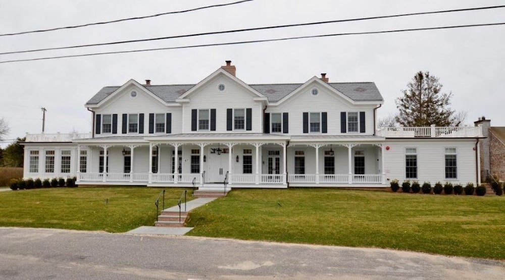 The Quogue Club at Hallock House
