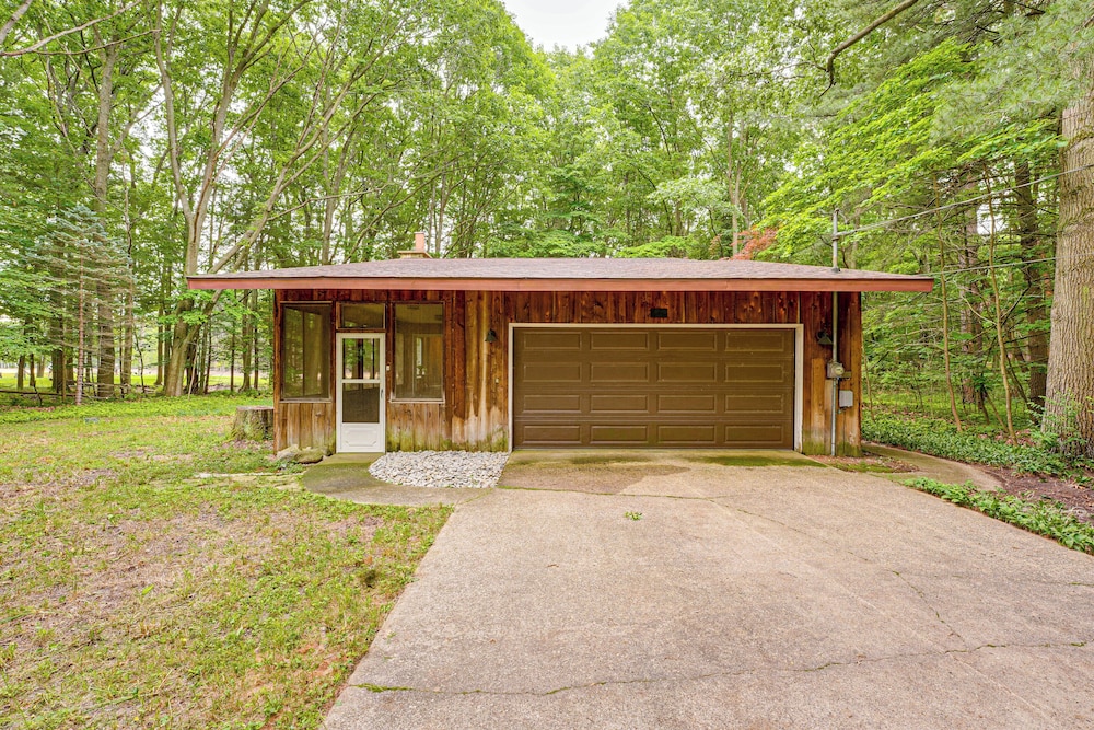 < 1 Mi to Lake Michigan: Peaceful Cabin w/ Yard!