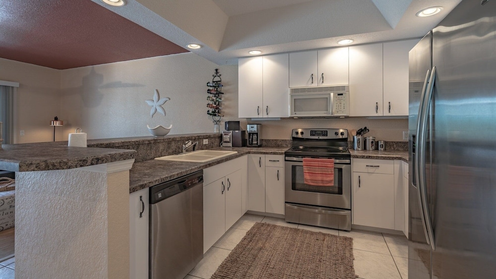 Relaxing Townhome By Lemon Bay, Minutes To Beach 2 Bedroom Townhouse
