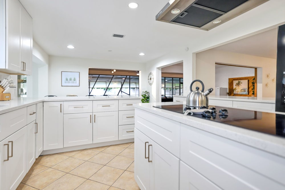 Golden Retreat: Expansive 6BR Home w Heated Pool ~