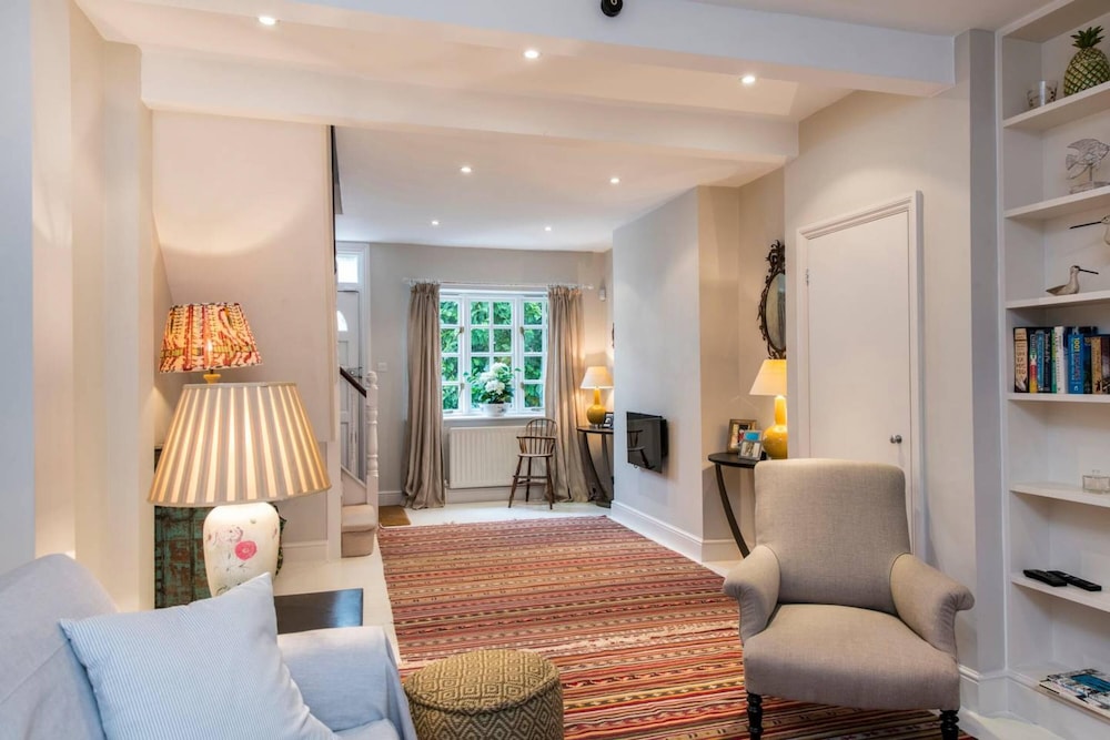 Delightful 2-bed Home Fulham