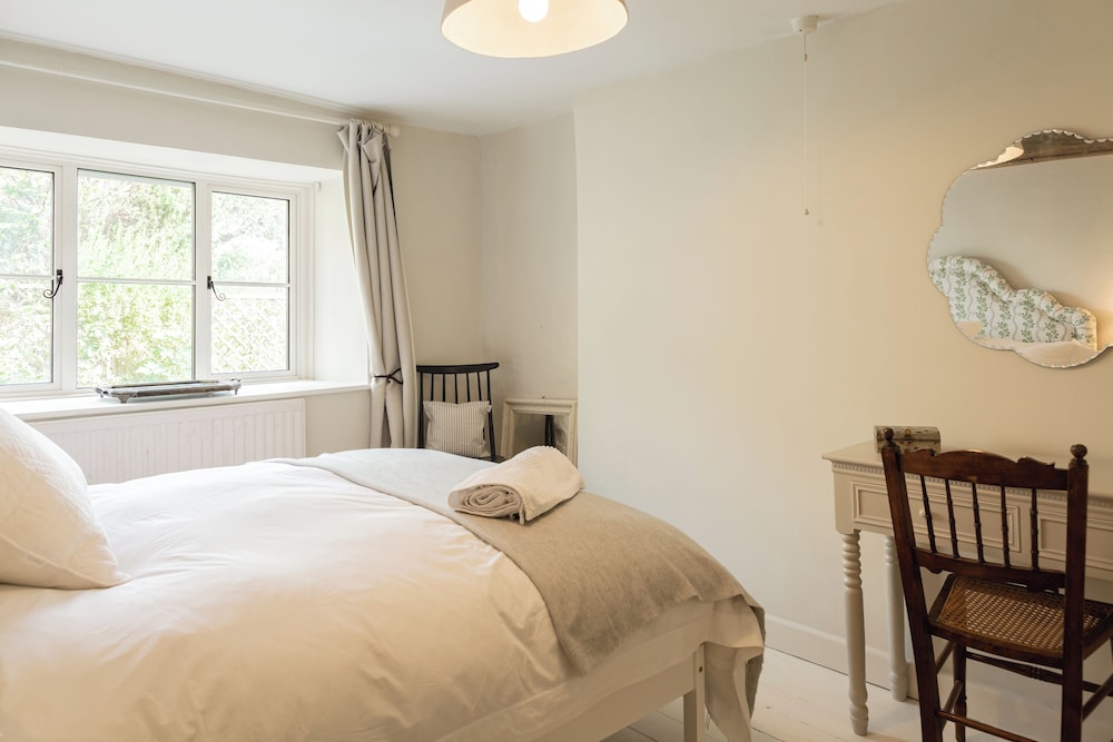 Stroud Vacations - Charming Country Cottage Near Nailsworth - Property Image 2