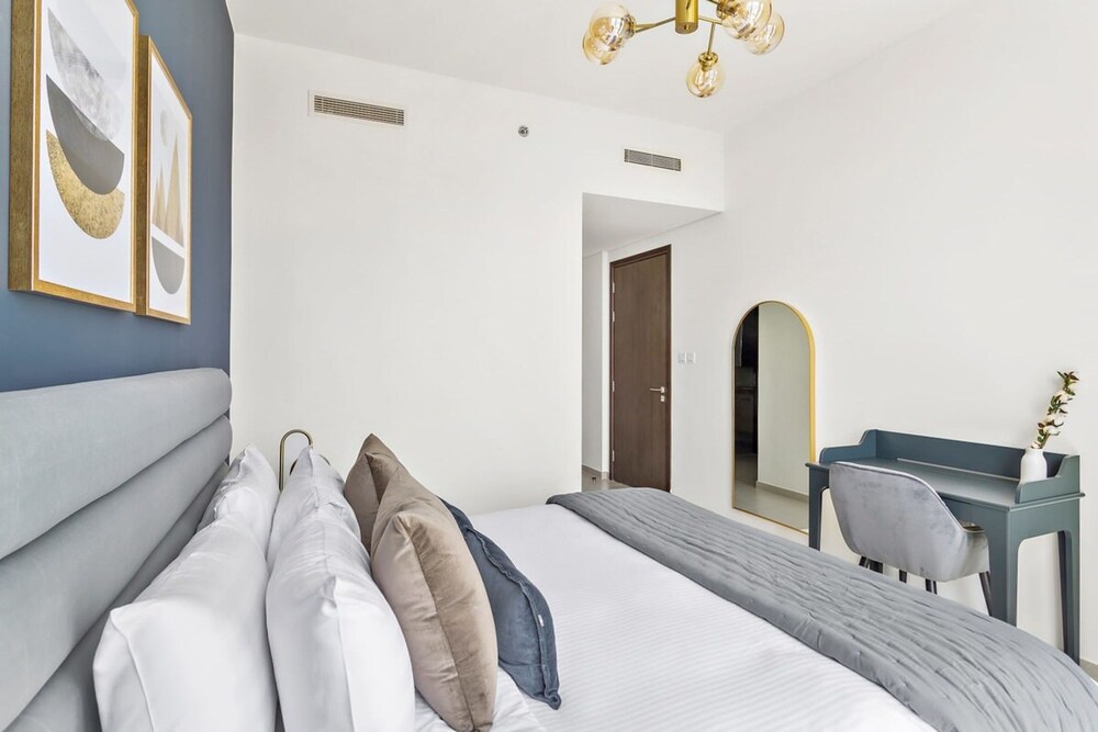 Silkhaus Luxury Tower in Downtown Pool Gym