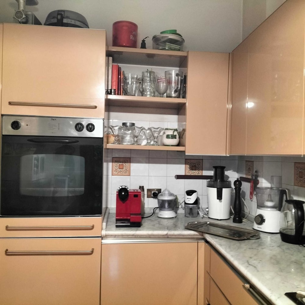 Villa Sleeps 6 With Garden and Gym
