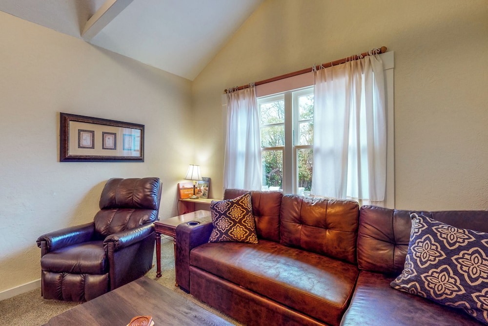 Forbestown Retreat: Easy Access to Clear Lake