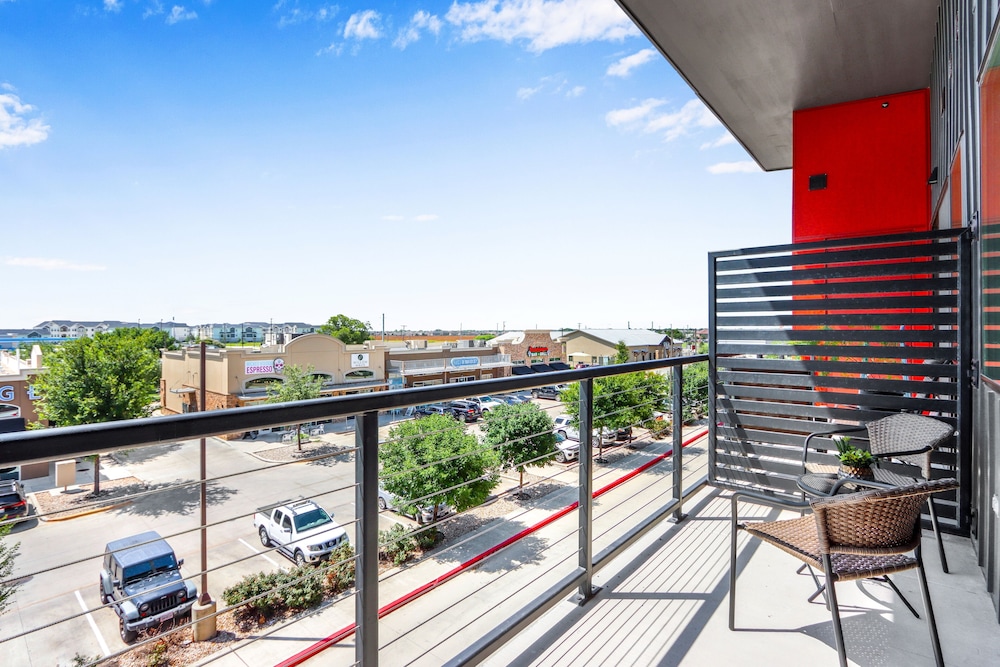 Modern Hill Country Condo for 4 w/ Resort Perks!