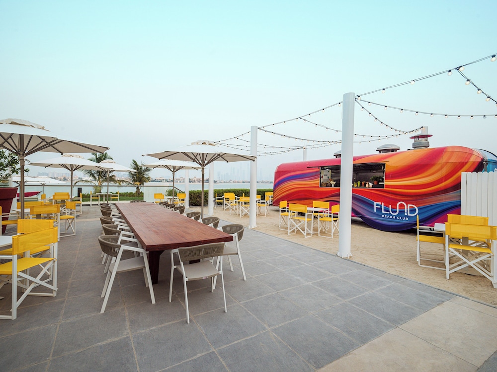 Th8 Palm Dubai Beach Resort, Vignette Collection by IHG