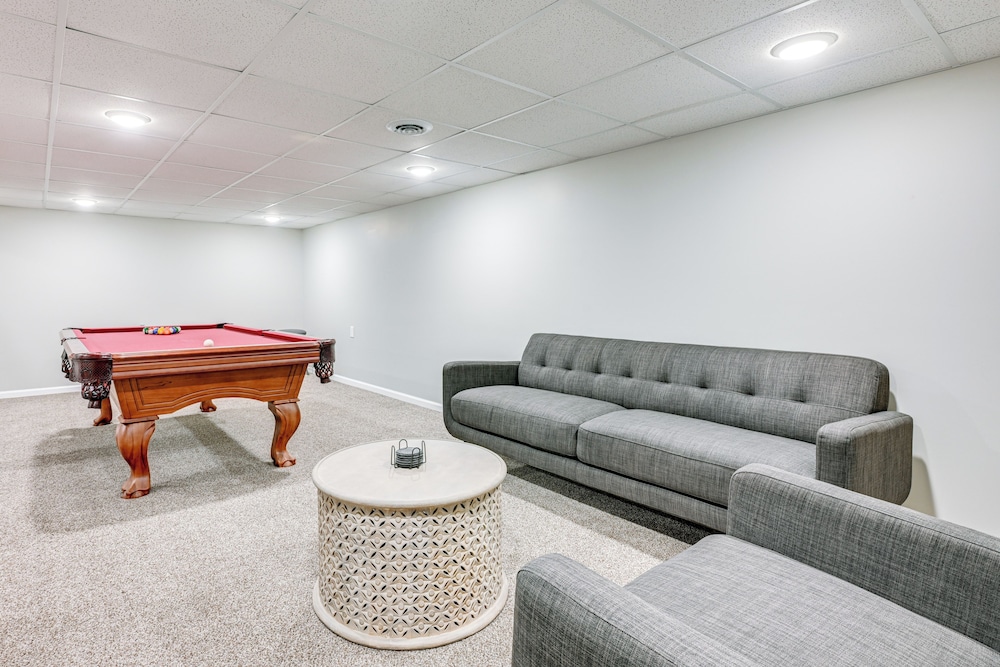 3 Mi to Dtwn Saginaw: Spacious & Updated Home!