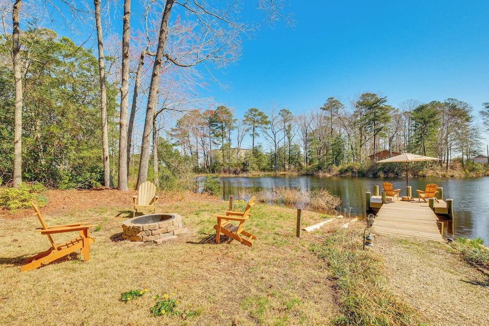 Dock, Sunrooms & Fire Pits: Deltaville Home!