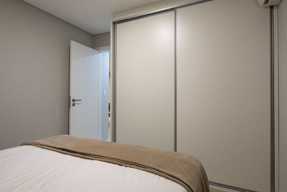 2BR Apt w/ Pkg & BBQ 450m From sea Ean503