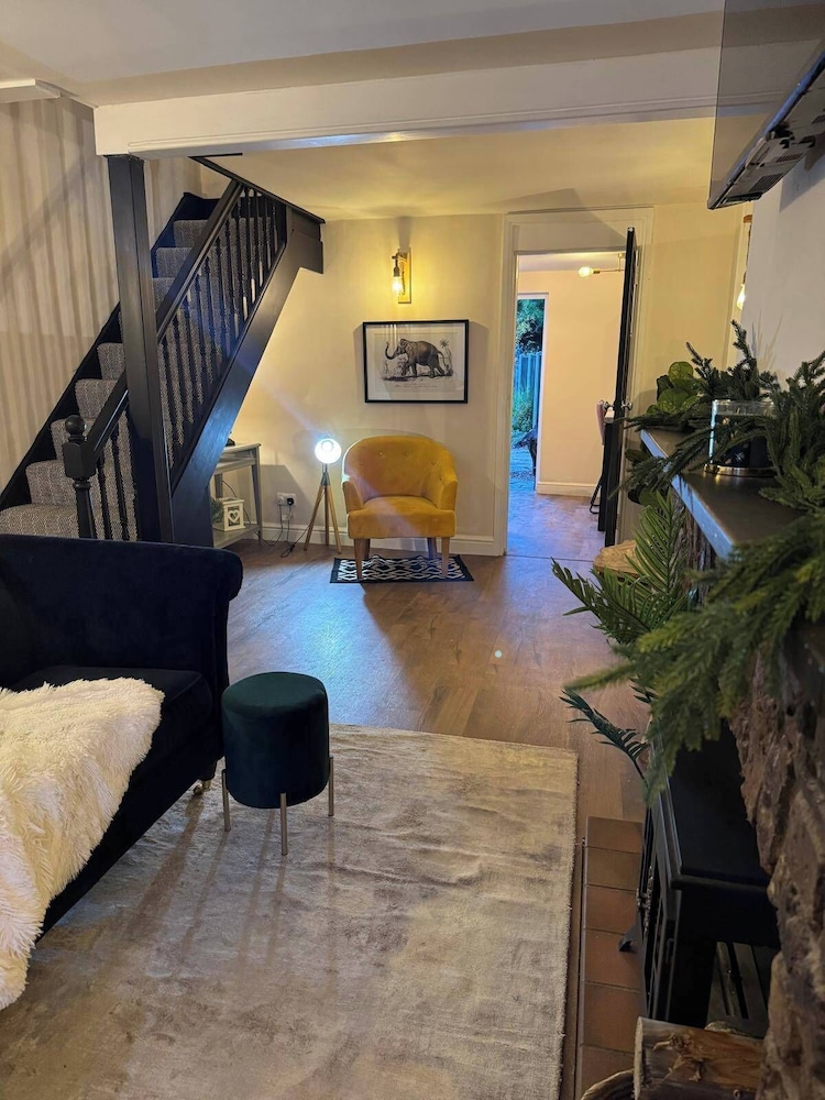 Winsford Woodford Cottage - Cozy Retreat